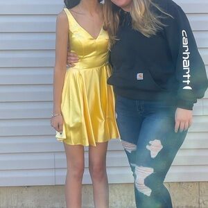 Sherri Hill yellow fit and flare HOCO dress size 00 almost perfect condition